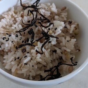 ツナ 塩昆布 ごま 白だしご飯